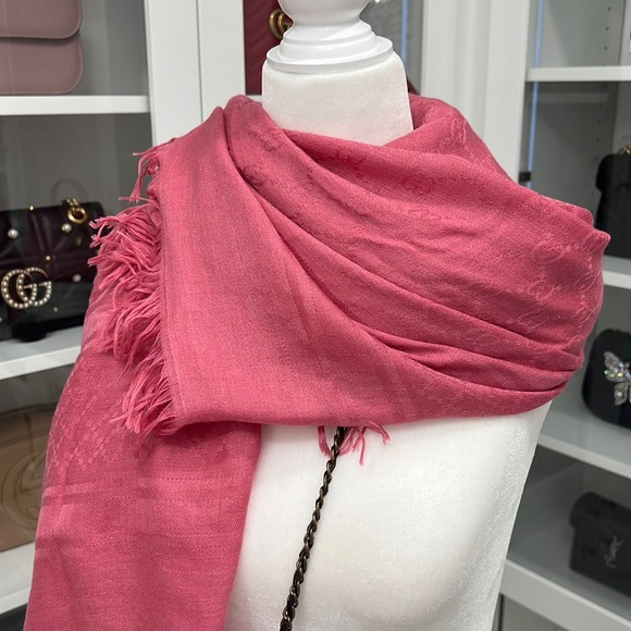 AUTHENTIC GUCCI SCARF - Picture 1 of 3